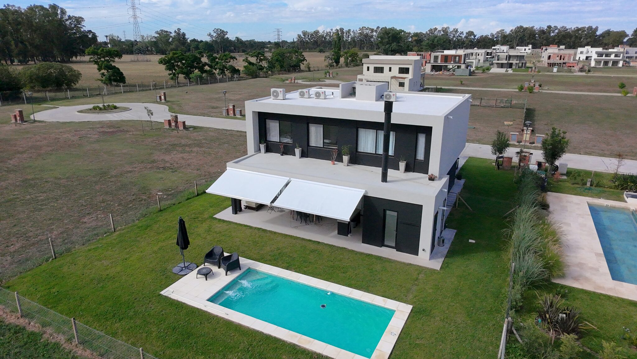 Toldo Premium Infinity desde Drone en Country